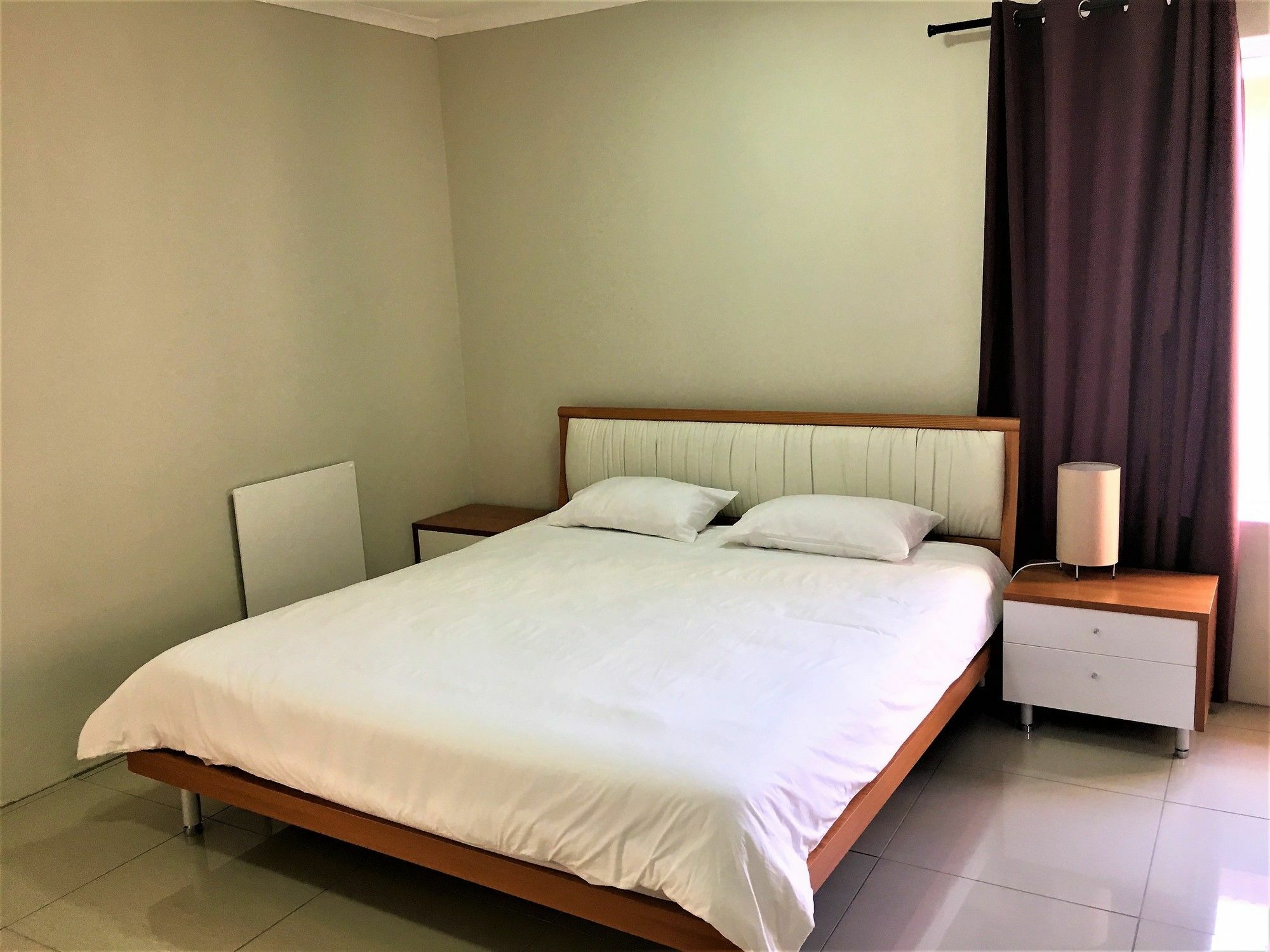 Afrikawisa At O.R. Tambo International Airport Bed & Breakfast Кемптън Парк Екстериор снимка